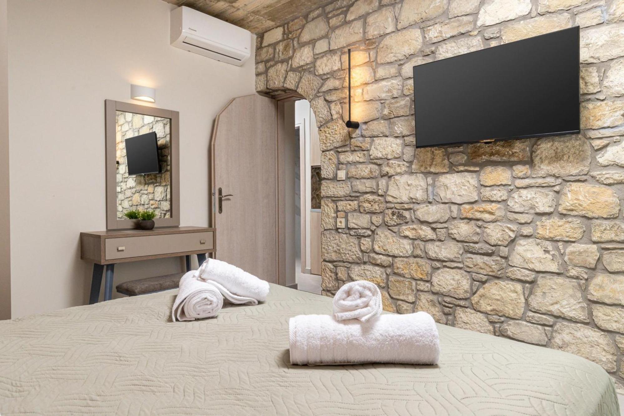 Achatis Apartments With Sea View Kolymbari Extérieur photo