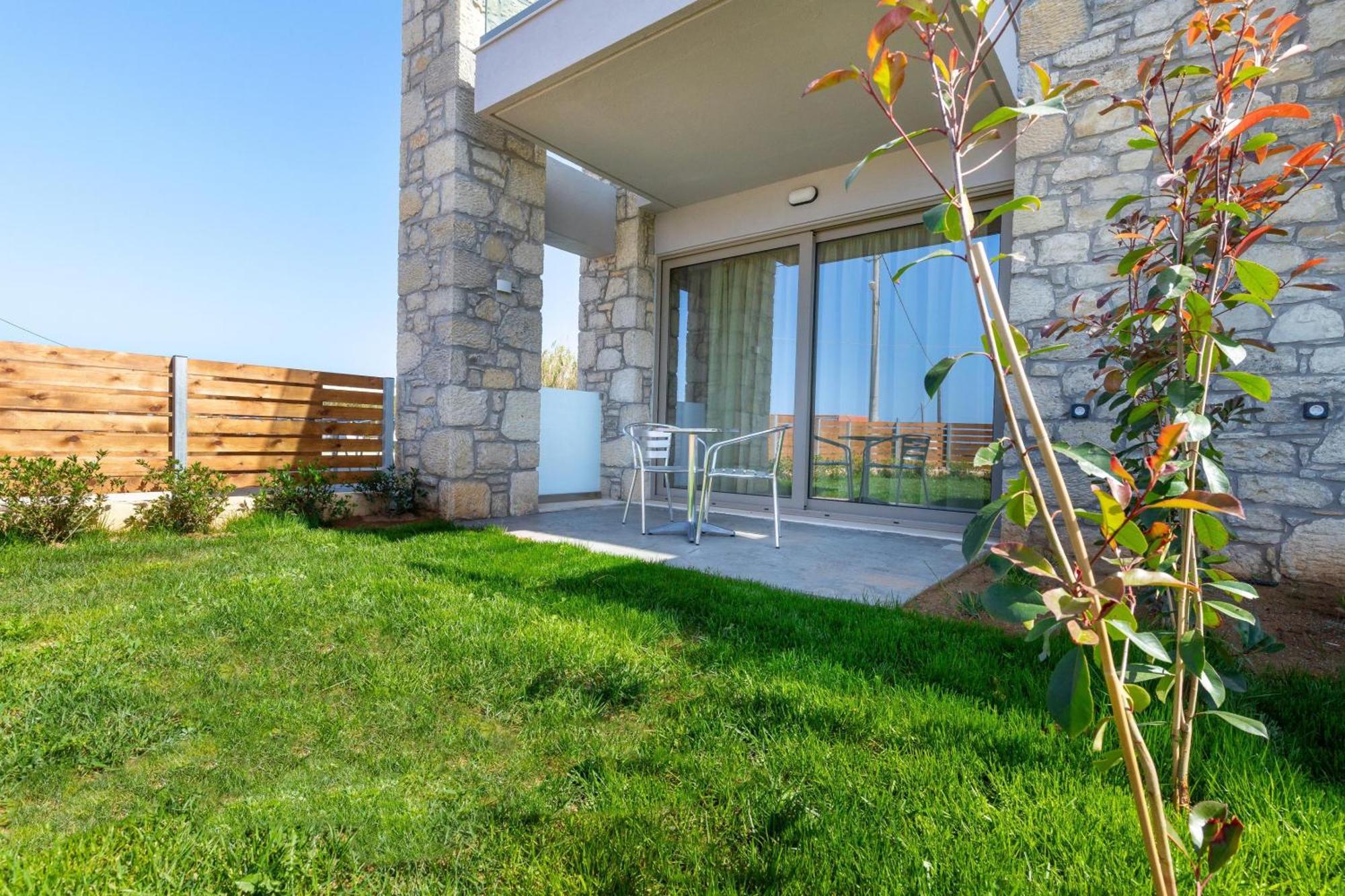 Achatis Apartments With Sea View Kolymbari Extérieur photo